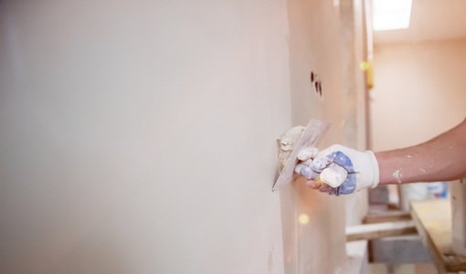 Abgehängte Decken und Trennwände aus Gipskarton Abgehängte Decken und Trennwände aus Gipskarton